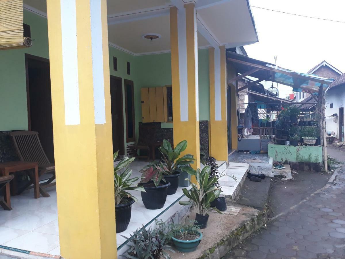 Ijen Mansjestic B&B Tamansuruh Екстериор снимка